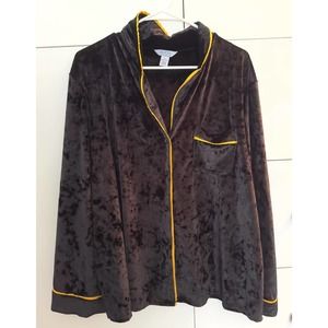 Sofia Vergara Intimates Black Velvet Notch Collared Top Plus